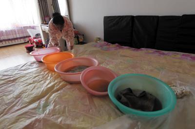 吴起楼上漏水，住户失联，小区没物管，业主维权难！律师来支招……